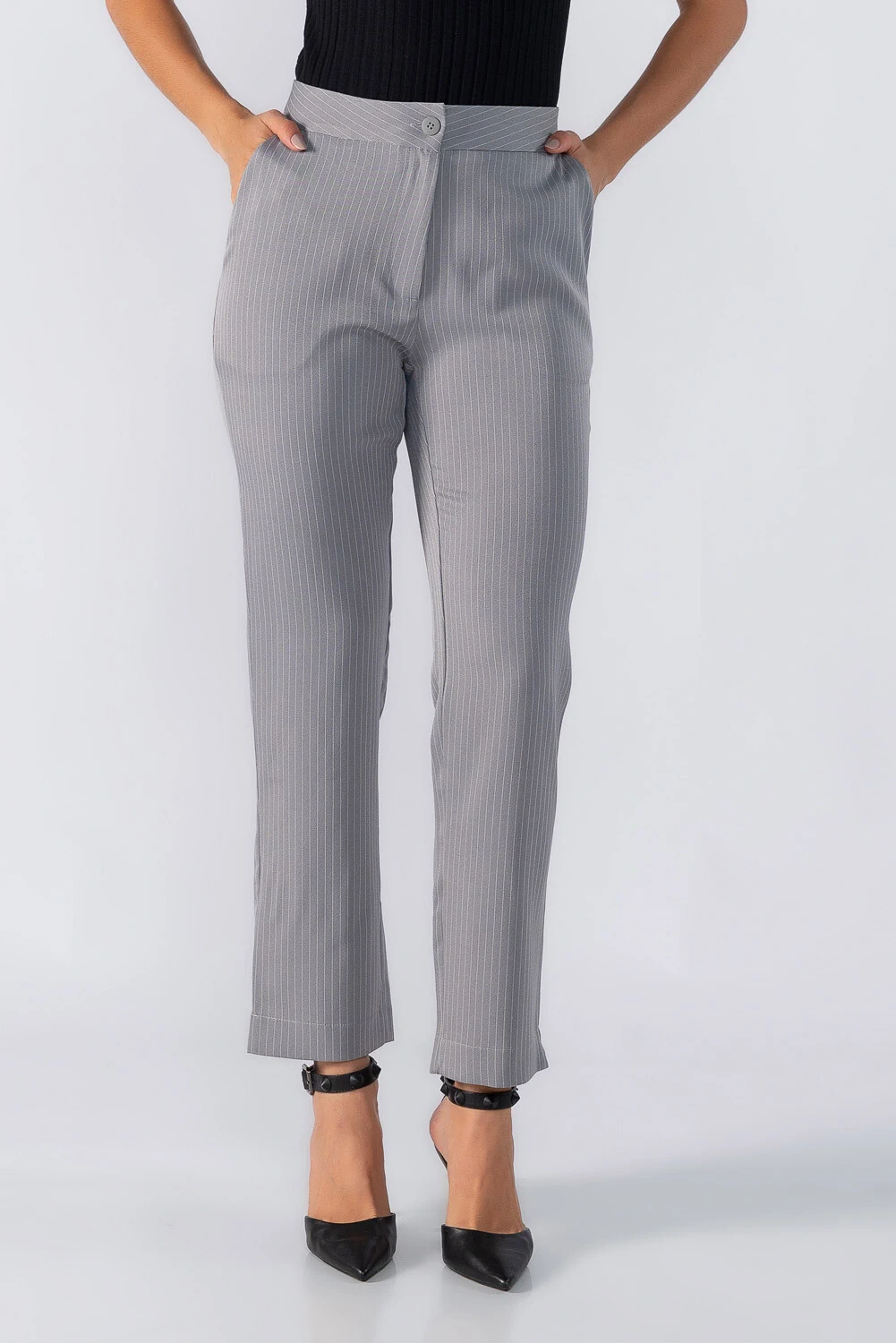 Calça em Alfaiataria Risca de Giz com Modelagem Slim