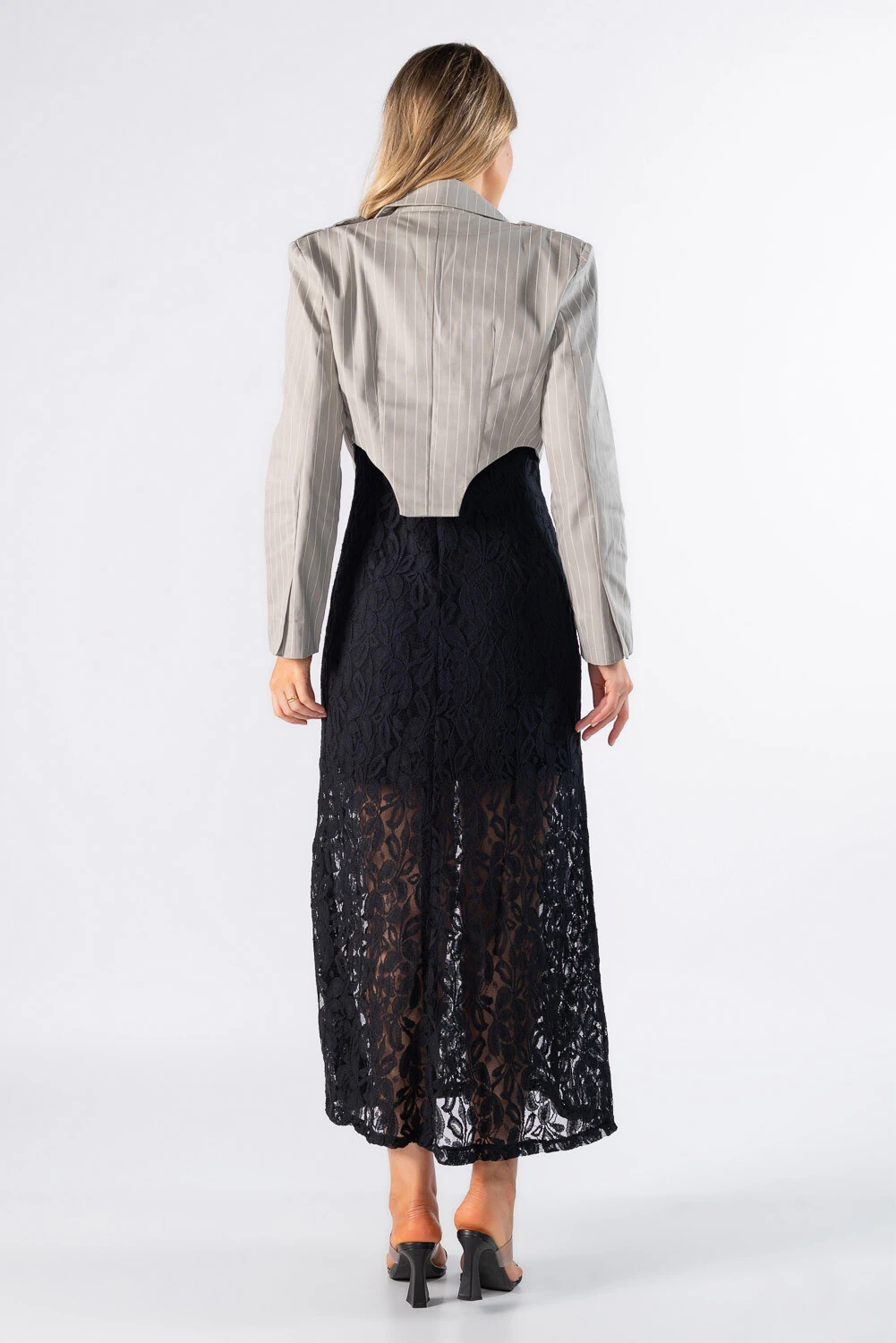 Blazer Cropped Risca de Giz com Bolsos e Forro Premium - Cinza - Imagem 4